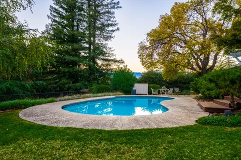 16111 Plateau Cir, Redding, CA 96001 photo 2