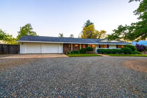 16111 Plateau Cir, Redding, CA 96001