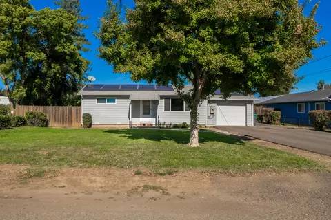 510 Roundup Ave, Red Bluff, CA 96080 photo 2