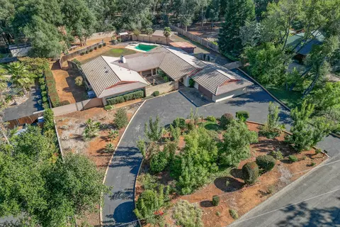 4227 Alta Campo Dr, Redding, CA 96002
