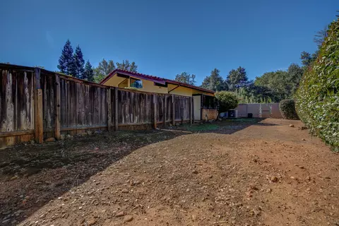 4227 Alta Campo Dr, Redding, CA 96002