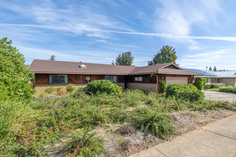 485 Teakwood Dr, Redding, CA 96003 photo 2