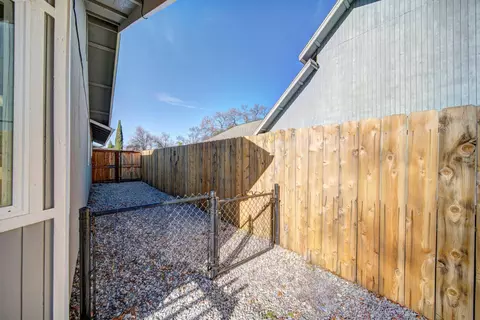 6937 Yvonne Ct, Redding, CA 96001 photo 32