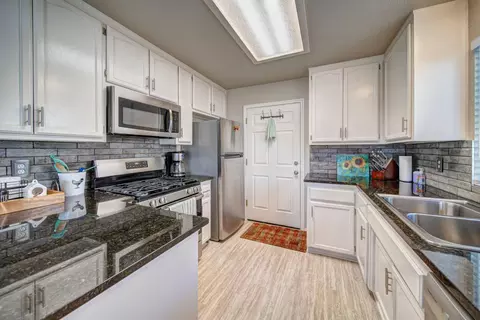 6937 Yvonne Ct, Redding, CA 96001 photo 11