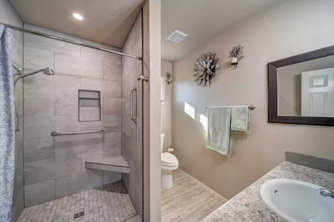 6937 Yvonne Ct, Redding, CA 96001 photo 27