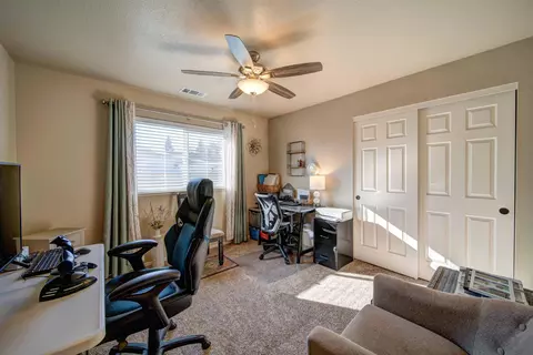 6937 Yvonne Ct, Redding, CA 96001 photo 20