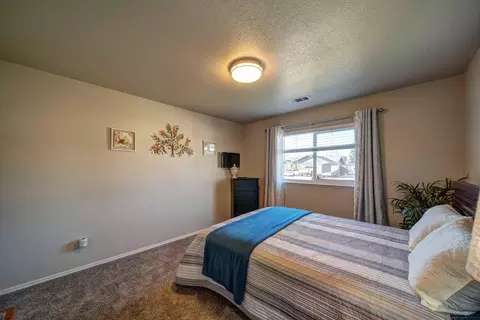 6937 Yvonne Ct, Redding, CA 96001 photo 15