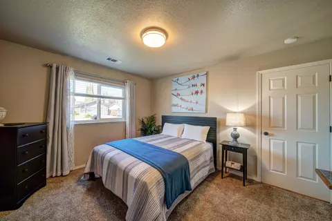 6937 Yvonne Ct, Redding, CA 96001 photo 16