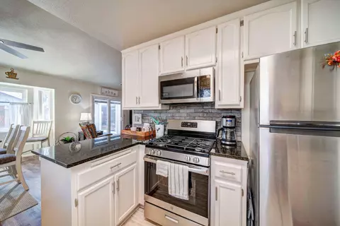 6937 Yvonne Ct, Redding, CA 96001 photo 14