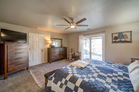 6937 Yvonne Ct, Redding, CA 96001 photo 26