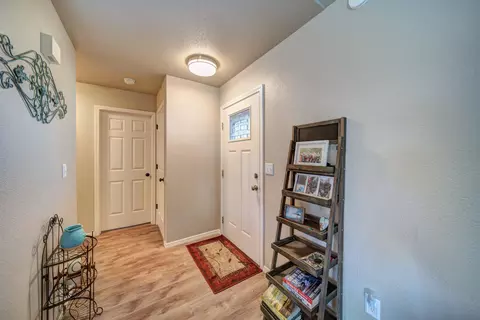 6937 Yvonne Ct, Redding, CA 96001 photo 4
