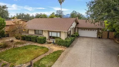 4240 Frances Dr, Redding, CA 96001