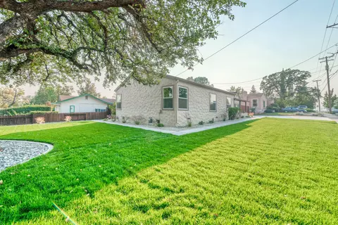 2415 Gold St, Redding, CA 96001 photo 17
