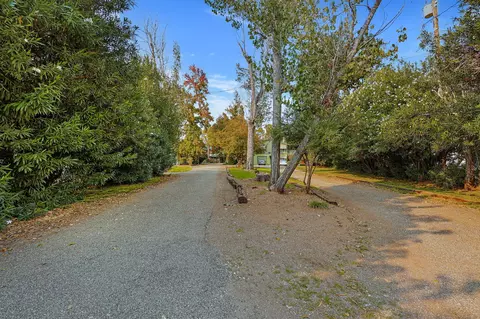 2626 N Bonnyview Rd, Redding, CA 96001 photo 2