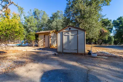 Exterior - 19402 Covey Rd, Redding, CA 96003 photo 13 of 15