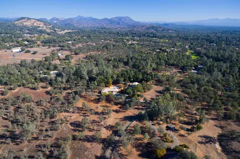 View/Area - 19402 Covey Rd, Redding, CA 96003 photo 10 of 11