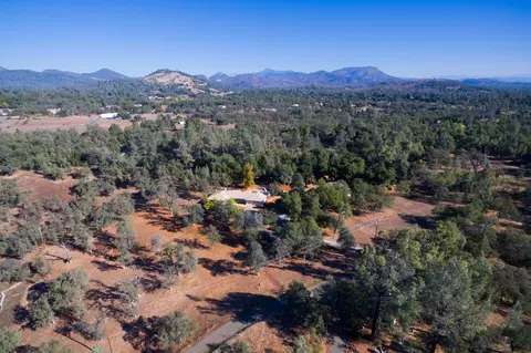 View/Area - 19402 Covey Rd, Redding, CA 96003 photo 8 of 11
