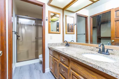 Bath - 19402 Covey Rd, Redding, CA 96003 photo 1 of 6