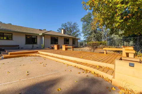 Exterior - 19402 Covey Rd, Redding, CA 96003 photo 10 of 15