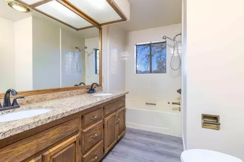 Bath - 19402 Covey Rd, Redding, CA 96003 photo 5 of 6