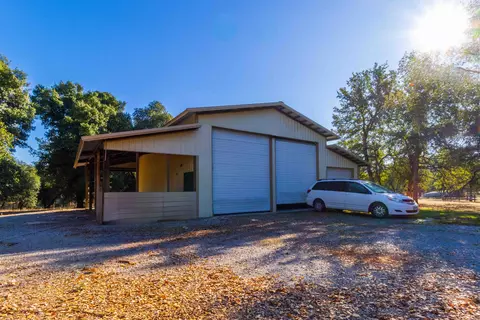 Exterior - 19402 Covey Rd, Redding, CA 96003 photo 4 of 15