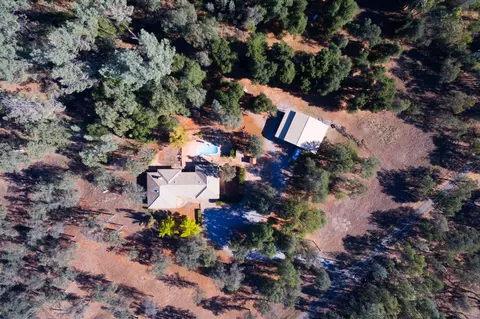 View/Area - 19402 Covey Rd, Redding, CA 96003 photo 2 of 11