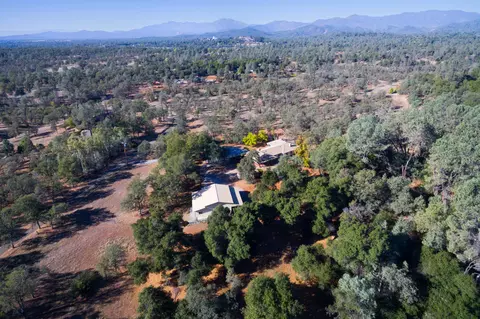 View/Area - 19402 Covey Rd, Redding, CA 96003 photo 9 of 11