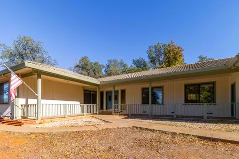 Exterior - 19402 Covey Rd, Redding, CA 96003 photo 7 of 15