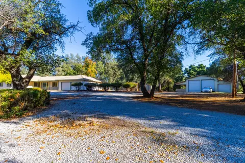 Exterior - 19402 Covey Rd, Redding, CA 96003 photo 2 of 15