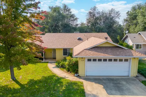 3248 Flintwood Way, Redding, CA 96002