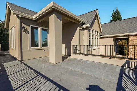 1054 Bianca Walk, Redding, CA 96001 photo 5