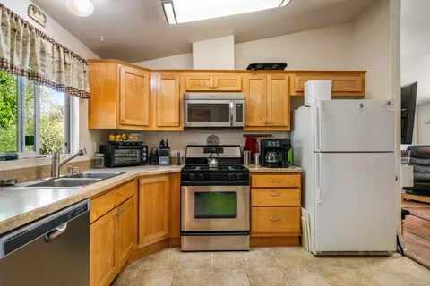 16755 Thompson Ln, Redding, CA 96001 photo 7
