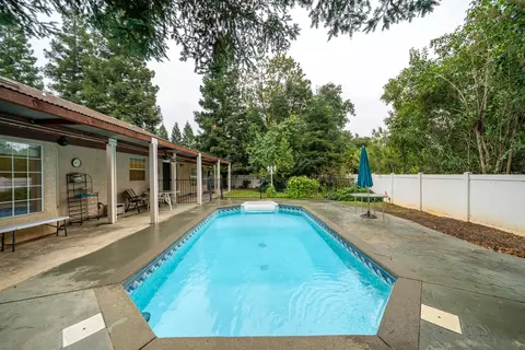Exterior - 2287 Western Oak Dr, Redding, CA 96002 photo 10 of 17