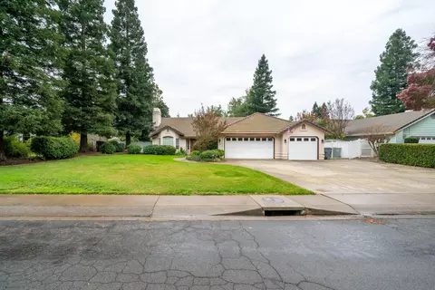 Exterior - 2287 Western Oak Dr, Redding, CA 96002 photo 3 of 17
