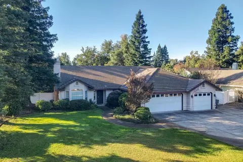2287 Western Oak Dr, Redding, CA 96002