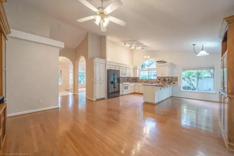 Living - 2287 Western Oak Dr, Redding, CA 96002 photo 6 of 6