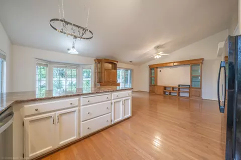Kitchen - 2287 Western Oak Dr, Redding, CA 96002 photo 4 of 4