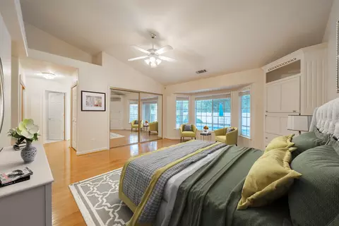Bedroom - 2287 Western Oak Dr, Redding, CA 96002 photo 2 of 2