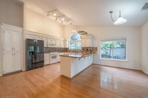 Kitchen - 2287 Western Oak Dr, Redding, CA 96002 photo 2 of 4