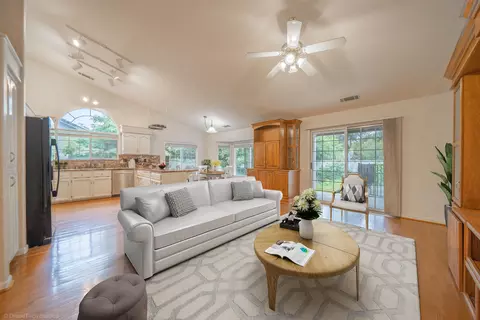 Living - 2287 Western Oak Dr, Redding, CA 96002 photo 4 of 6