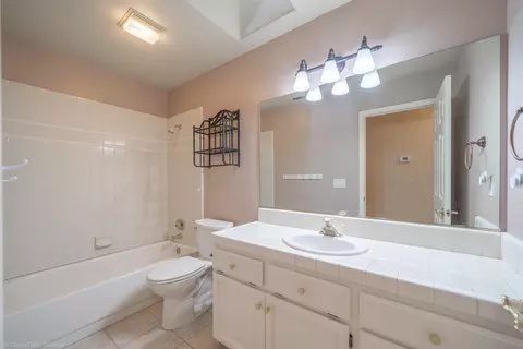 Bath - 2287 Western Oak Dr, Redding, CA 96002 photo 1 of 3