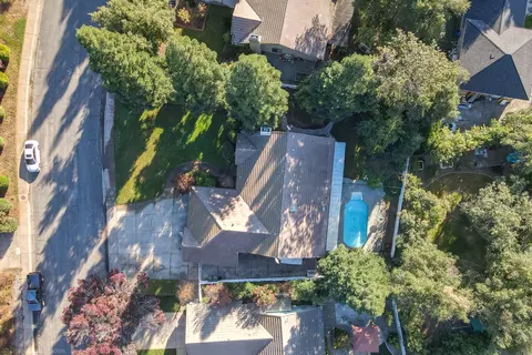 Exterior - 2287 Western Oak Dr, Redding, CA 96002 photo 2 of 17