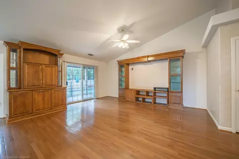Living - 2287 Western Oak Dr, Redding, CA 96002 photo 5 of 6
