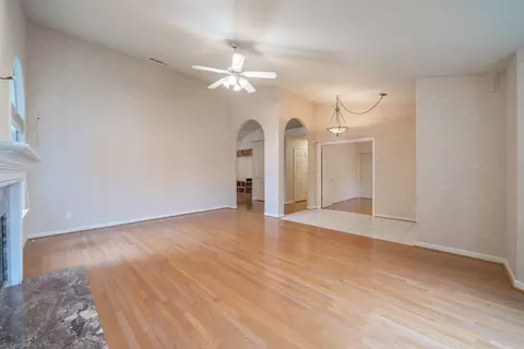 Living - 2287 Western Oak Dr, Redding, CA 96002 photo 3 of 6