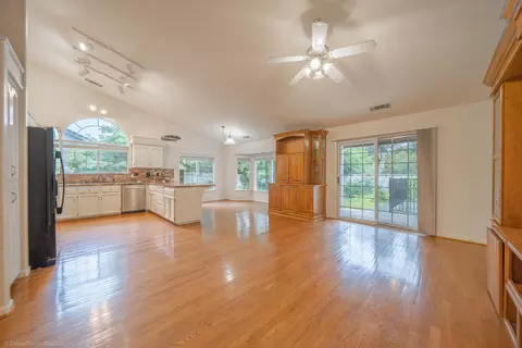 Kitchen - 2287 Western Oak Dr, Redding, CA 96002 photo 1 of 4