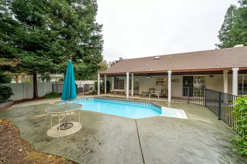 Exterior - 2287 Western Oak Dr, Redding, CA 96002 photo 11 of 17