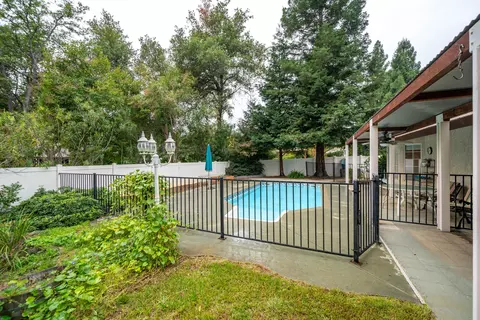 Exterior - 2287 Western Oak Dr, Redding, CA 96002 photo 8 of 17