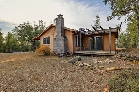 4800 Blackhawk Rd, Redding, CA 96001