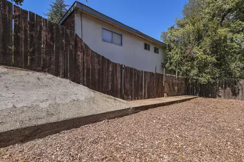 1216 Trinity St, Redding, CA 96001 photo 48