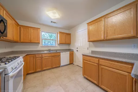 2750 Heather Ln, Redding, CA 96002 photo 8